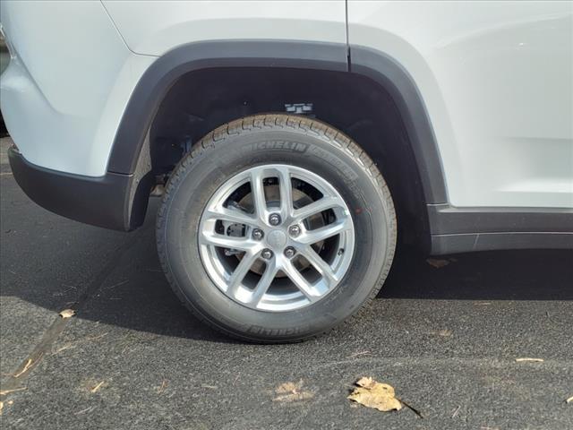 new 2024 Jeep Grand Cherokee car, priced at $36,527