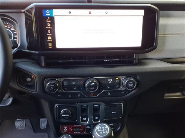 new 2025 Jeep Wrangler car, priced at $41,426