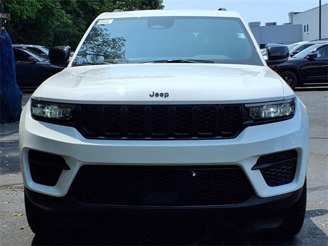 new 2025 Jeep Grand Cherokee car, priced at $38,654