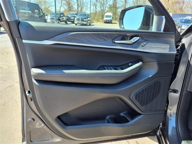 new 2025 Jeep Grand Cherokee car, priced at $40,478