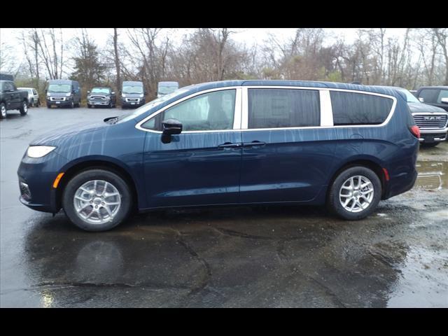 new 2025 Chrysler Pacifica car, priced at $45,082