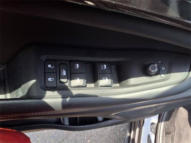used 2022 Jeep Grand Cherokee car, priced at $32,330