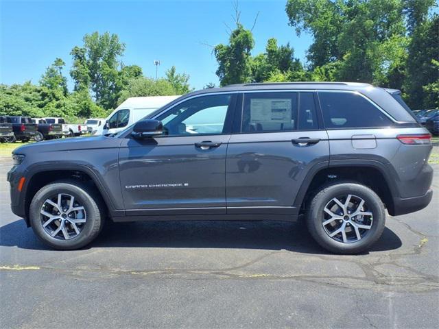 new 2025 Jeep Grand Cherokee car, priced at $40,742