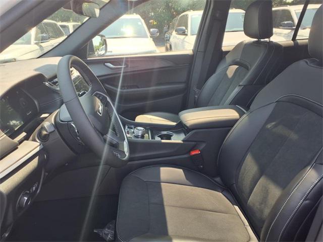 new 2025 Jeep Grand Cherokee car, priced at $38,654