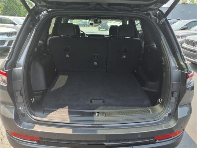 new 2025 Jeep Grand Cherokee car, priced at $43,604
