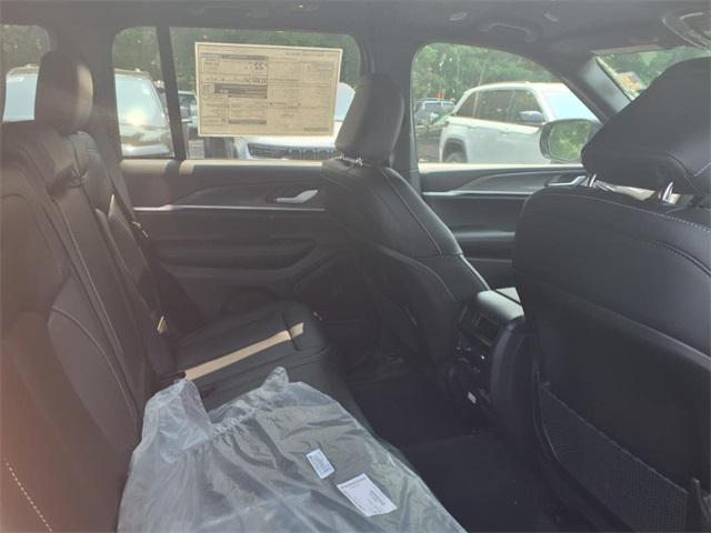 new 2025 Jeep Grand Cherokee car, priced at $43,604