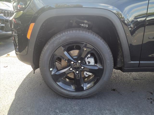 new 2024 Jeep Grand Cherokee car, priced at $45,800