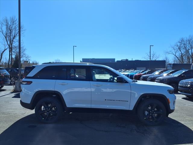 new 2025 Jeep Grand Cherokee car, priced at $42,695