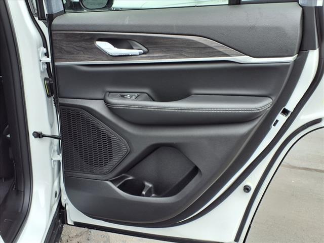 new 2025 Jeep Grand Cherokee car, priced at $39,742