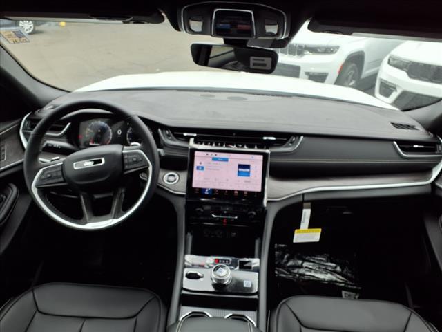 new 2025 Jeep Grand Cherokee car, priced at $39,742