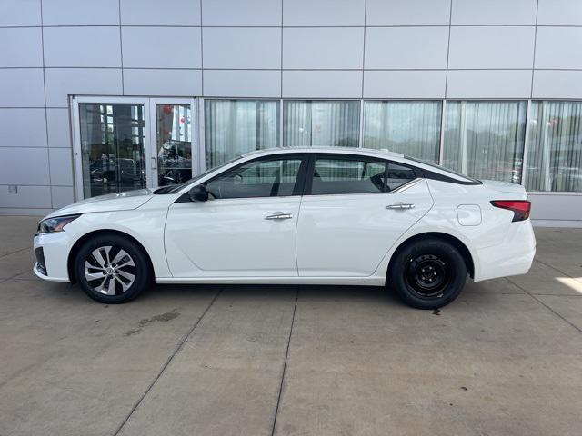 new 2025 Nissan Altima car, priced at $27,999