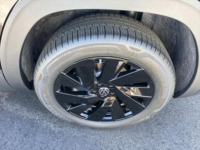 new 2025 Volkswagen Atlas car, priced at $43,468
