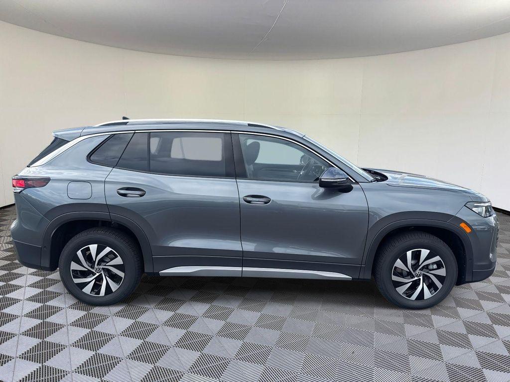 new 2025 Volkswagen Tiguan car, priced at $32,927
