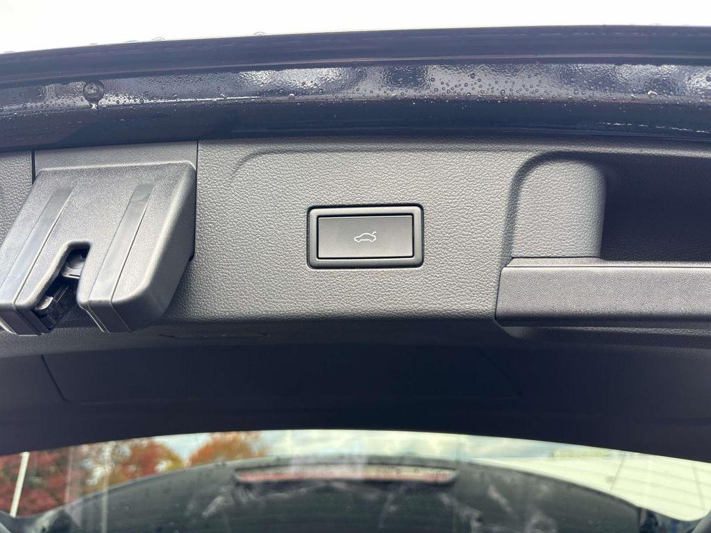 new 2026 Volkswagen Atlas car, priced at $50,432