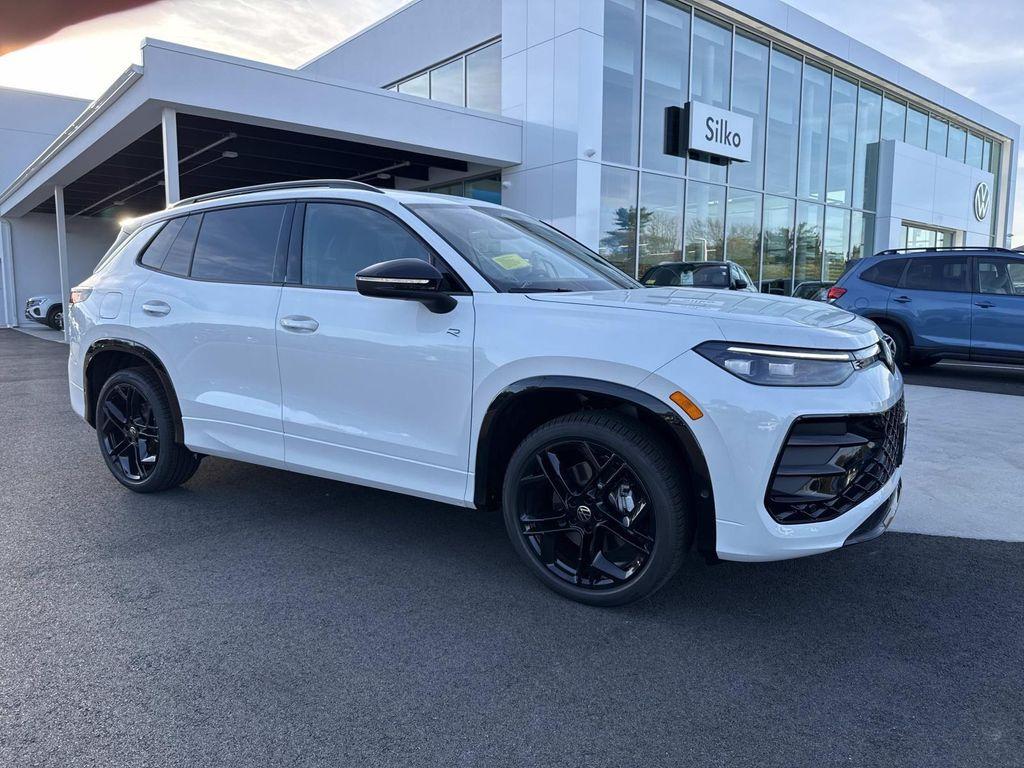 new 2025 Volkswagen Tiguan car, priced at $39,134