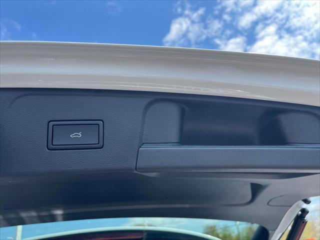 new 2025 Volkswagen Atlas car, priced at $48,678
