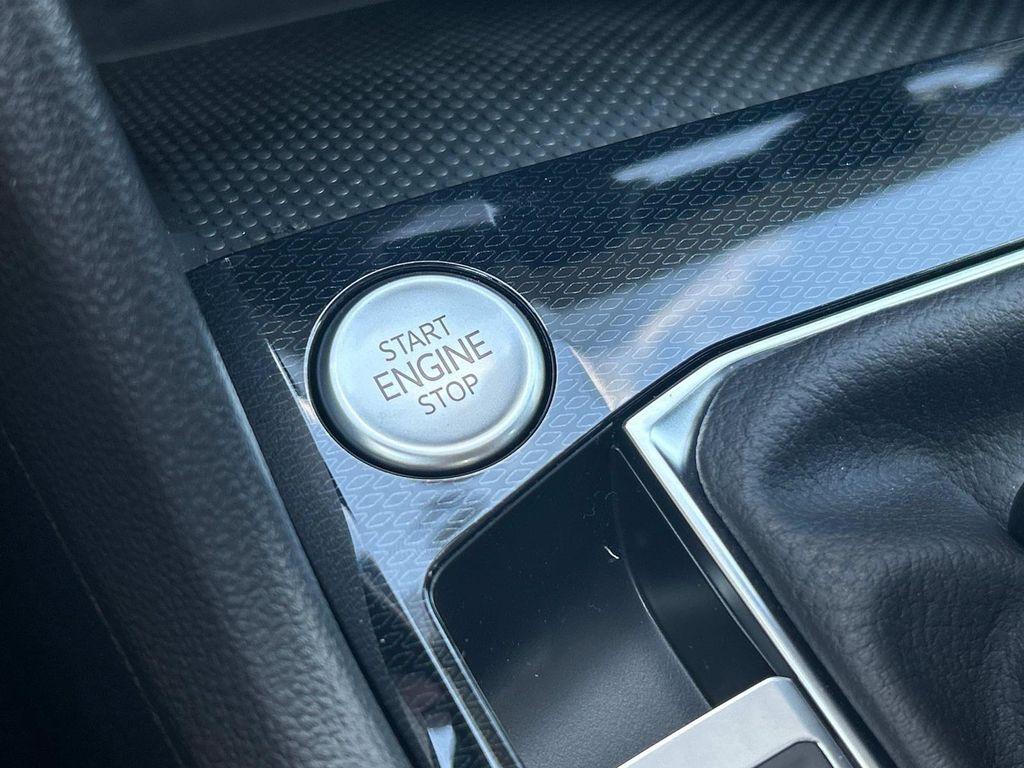 new 2025 Volkswagen Taos car