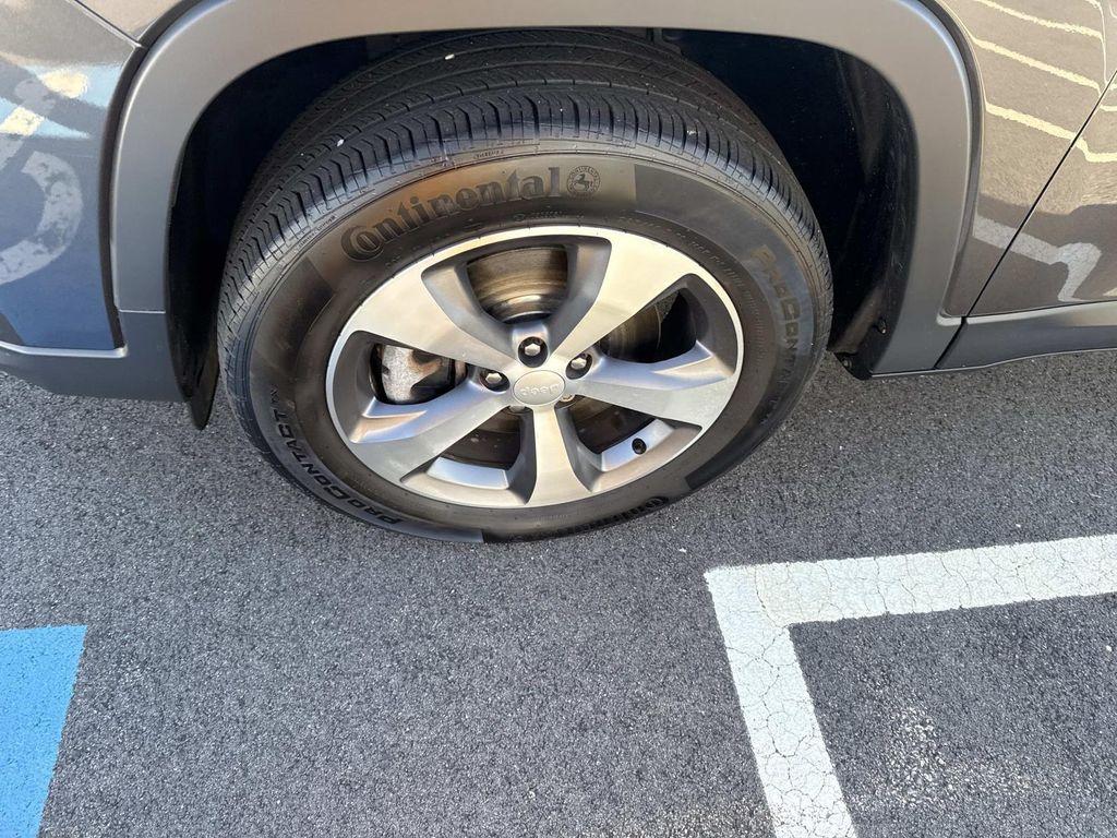 used 2020 Jeep Cherokee car, priced at $19,010