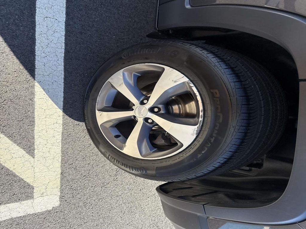 used 2020 Jeep Cherokee car, priced at $19,010