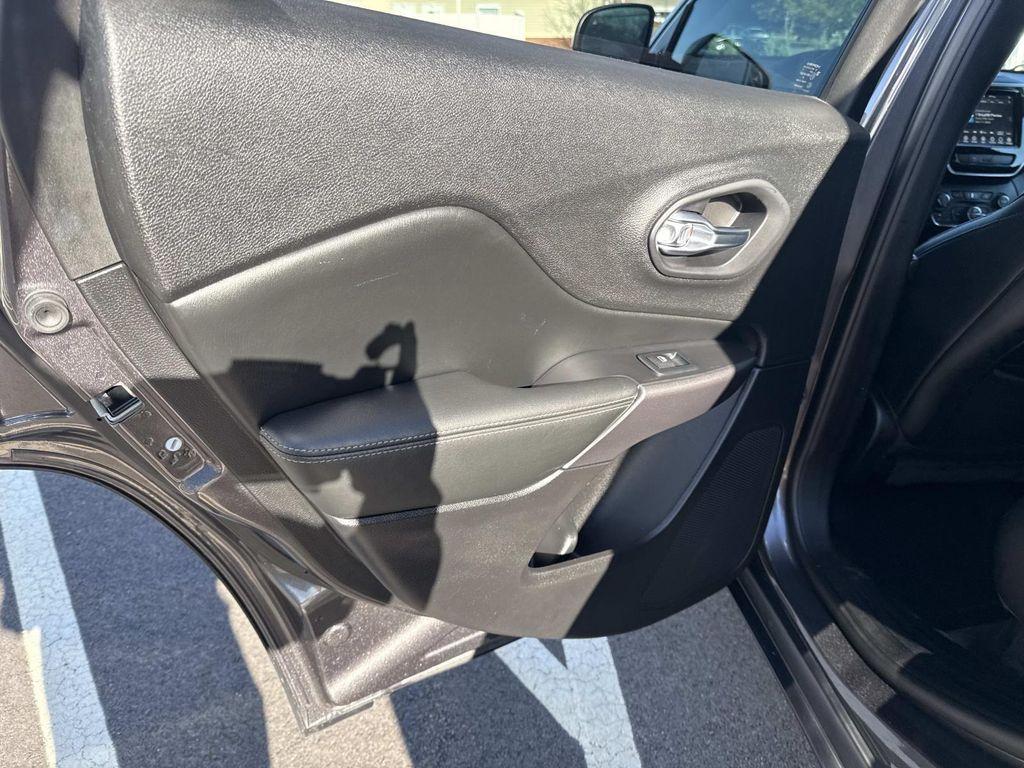 used 2020 Jeep Cherokee car, priced at $19,010