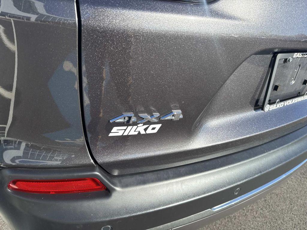 used 2020 Jeep Cherokee car, priced at $19,010