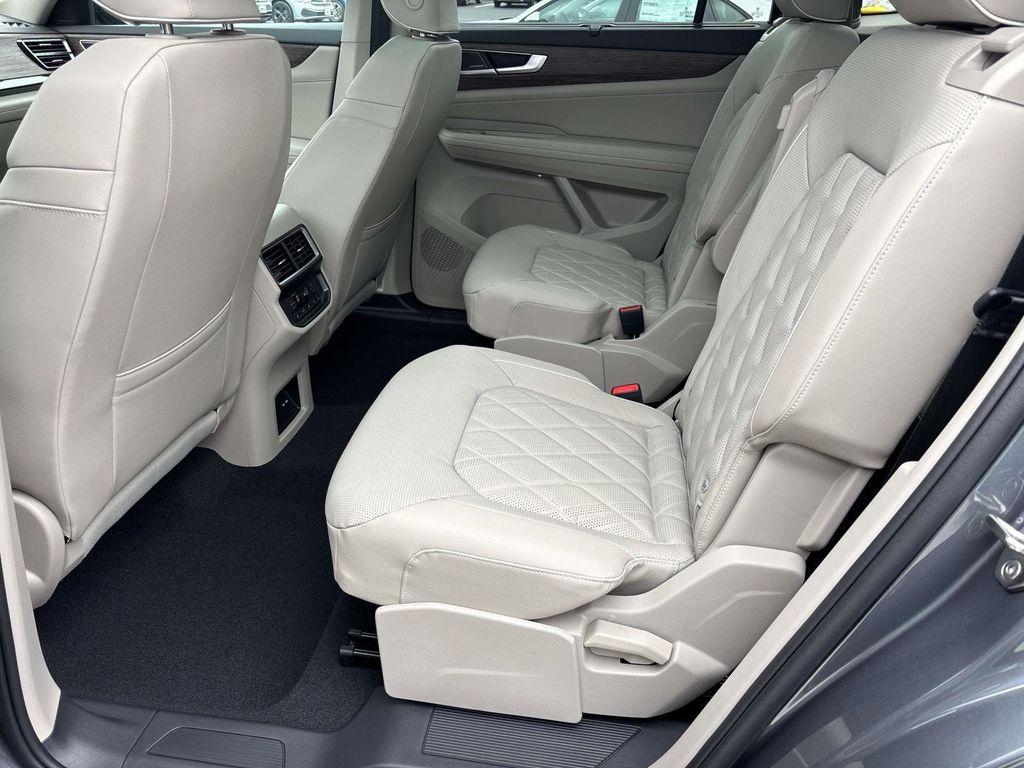 new 2025 Volkswagen Atlas car, priced at $51,238