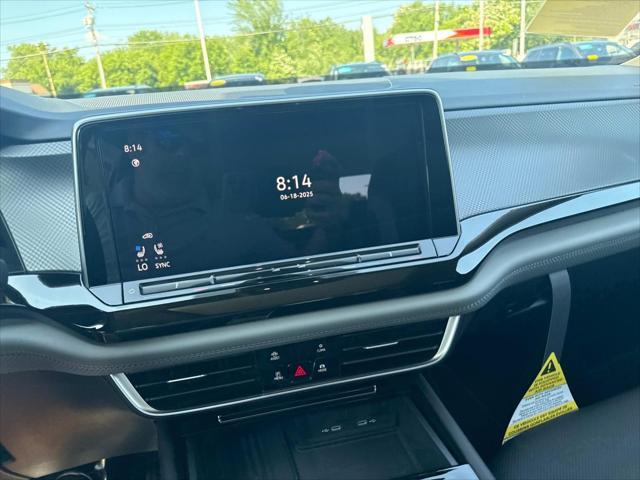 new 2025 Volkswagen Atlas car, priced at $45,214