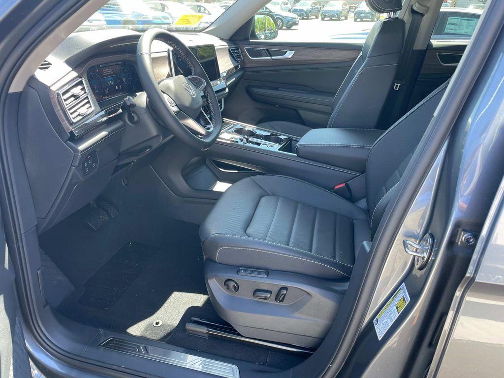 new 2025 Volkswagen Atlas car, priced at $46,102