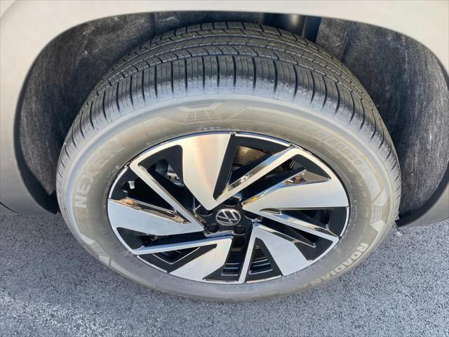 new 2025 Volkswagen Atlas car, priced at $47,602