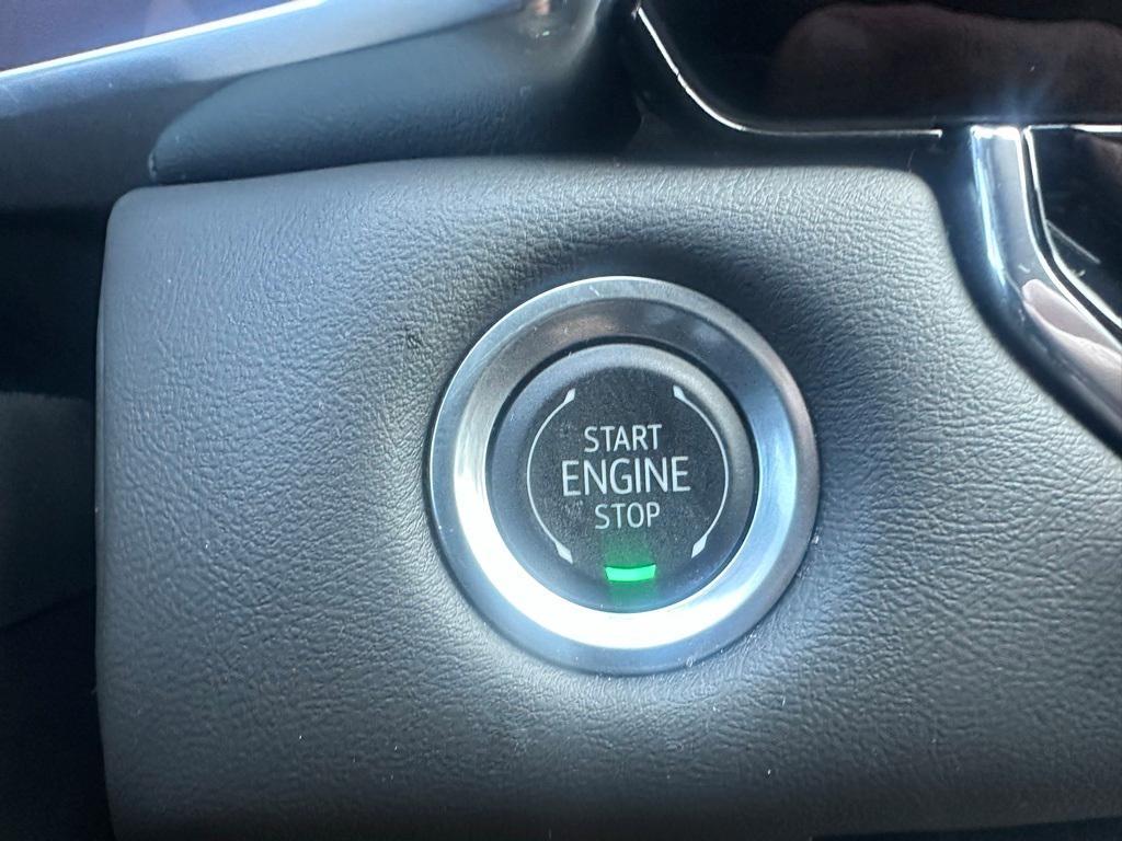 used 2024 GMC Canyon car, priced at $38,392
