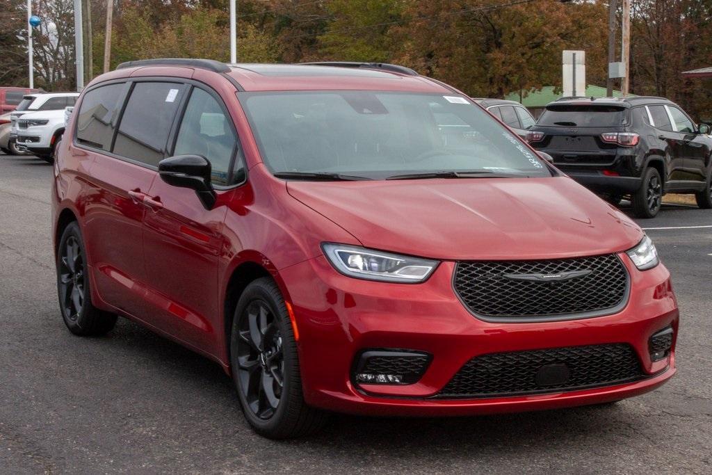 new 2025 Chrysler Pacifica car, priced at $42,145