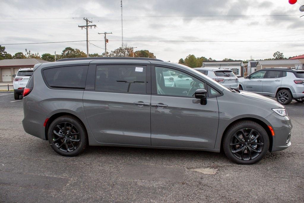 new 2025 Chrysler Pacifica car, priced at $53,865