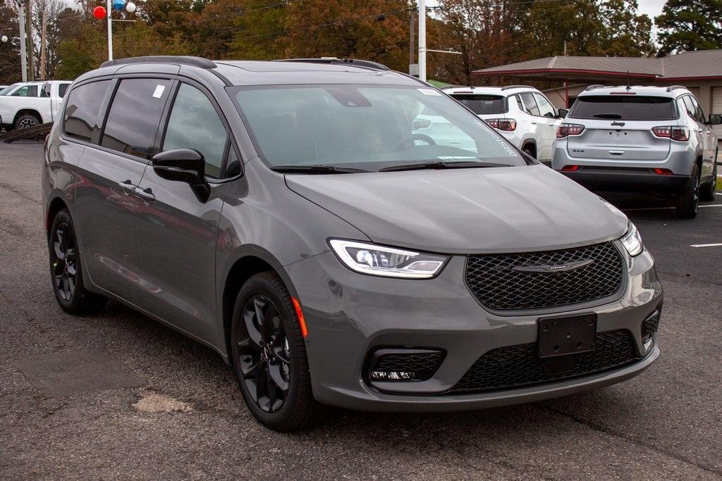 new 2025 Chrysler Pacifica car, priced at $53,865