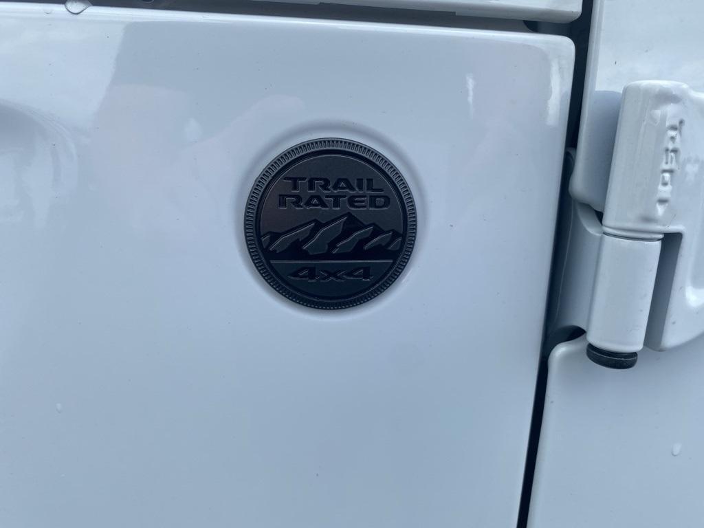 new 2025 Jeep Gladiator car, priced at $43,878