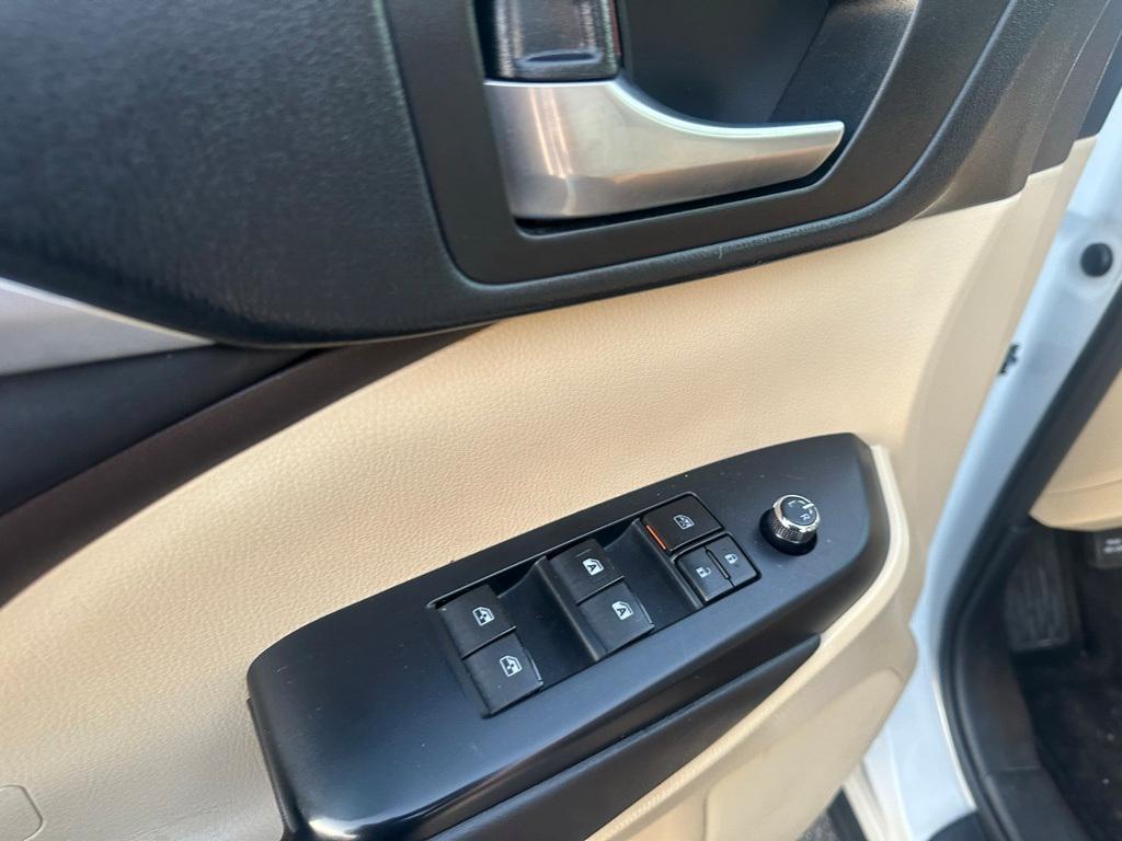 used 2019 Toyota Highlander car, priced at $23,663