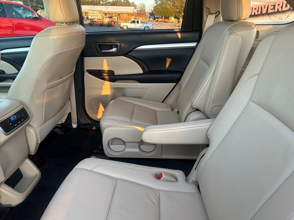 used 2019 Toyota Highlander car, priced at $23,663