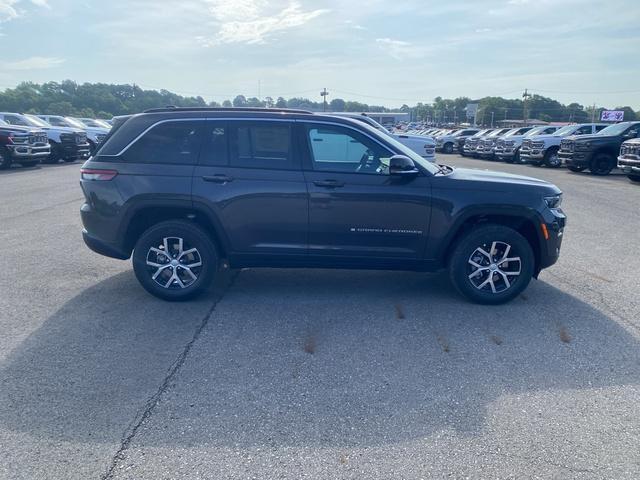 new 2025 Jeep Grand Cherokee car, priced at $47,914