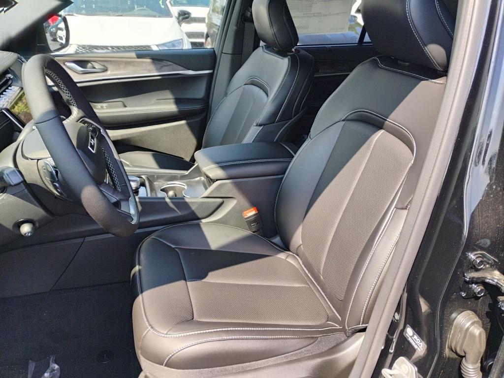 new 2025 Jeep Grand Cherokee car, priced at $51,218