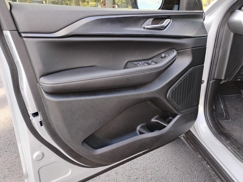 new 2025 Jeep Grand Cherokee car, priced at $46,607