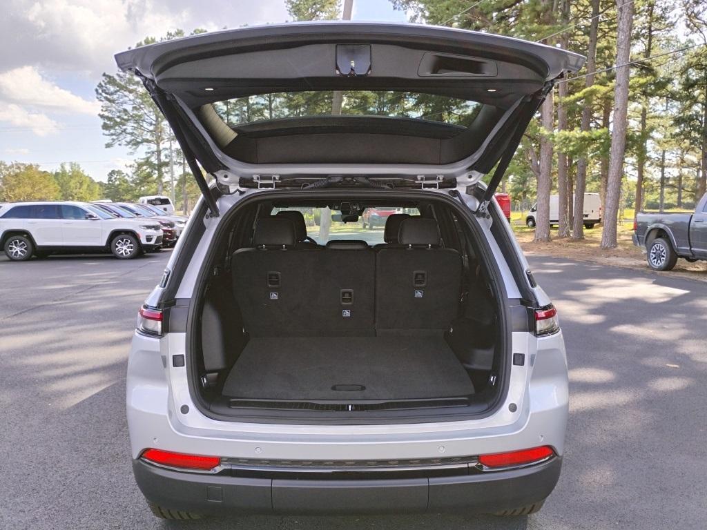 new 2025 Jeep Grand Cherokee car, priced at $46,607