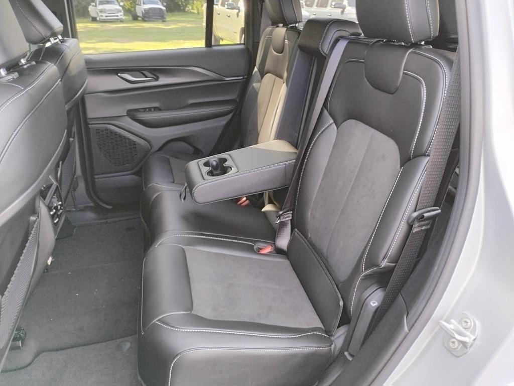 new 2025 Jeep Grand Cherokee car, priced at $46,607