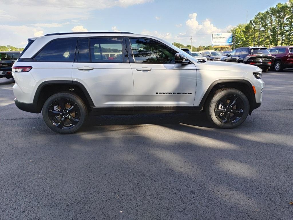 new 2025 Jeep Grand Cherokee car, priced at $46,607