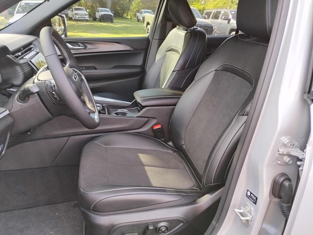 new 2025 Jeep Grand Cherokee car, priced at $46,607