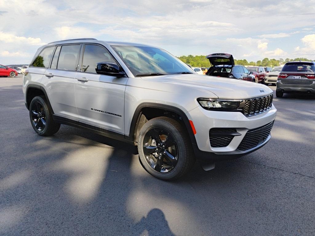 new 2025 Jeep Grand Cherokee car, priced at $46,607