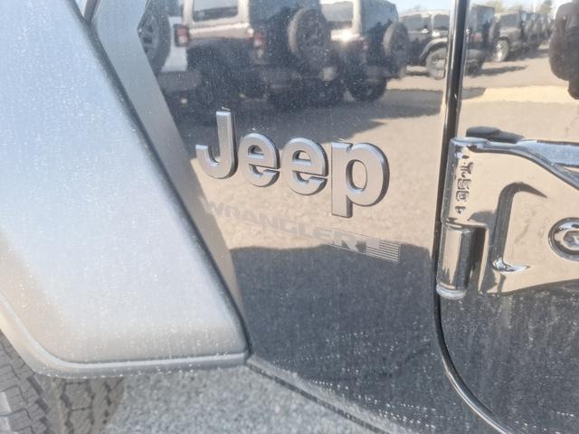 new 2025 Jeep Wrangler car, priced at $45,923