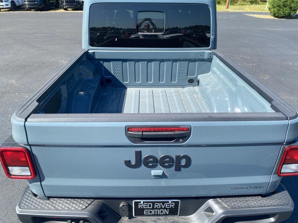 new 2025 Jeep Gladiator car, priced at $47,624