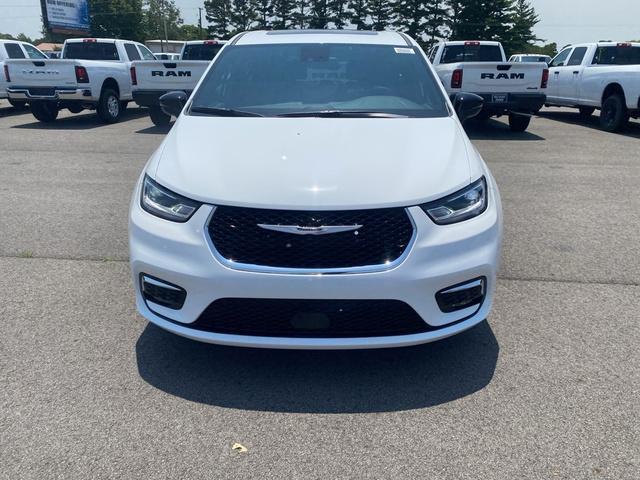new 2025 Chrysler Pacifica car, priced at $43,647
