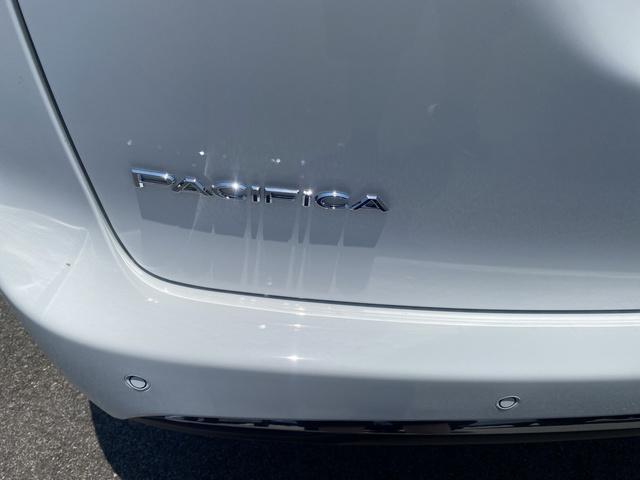 new 2025 Chrysler Pacifica car, priced at $43,647