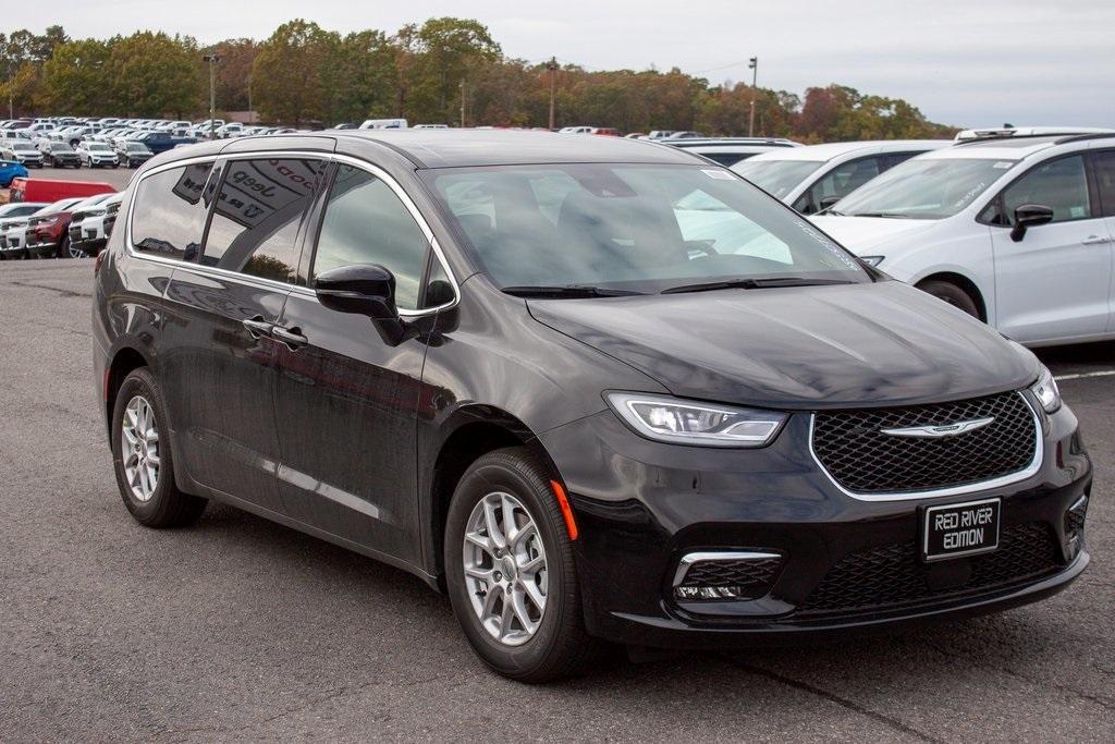 new 2025 Chrysler Pacifica car, priced at $53,865