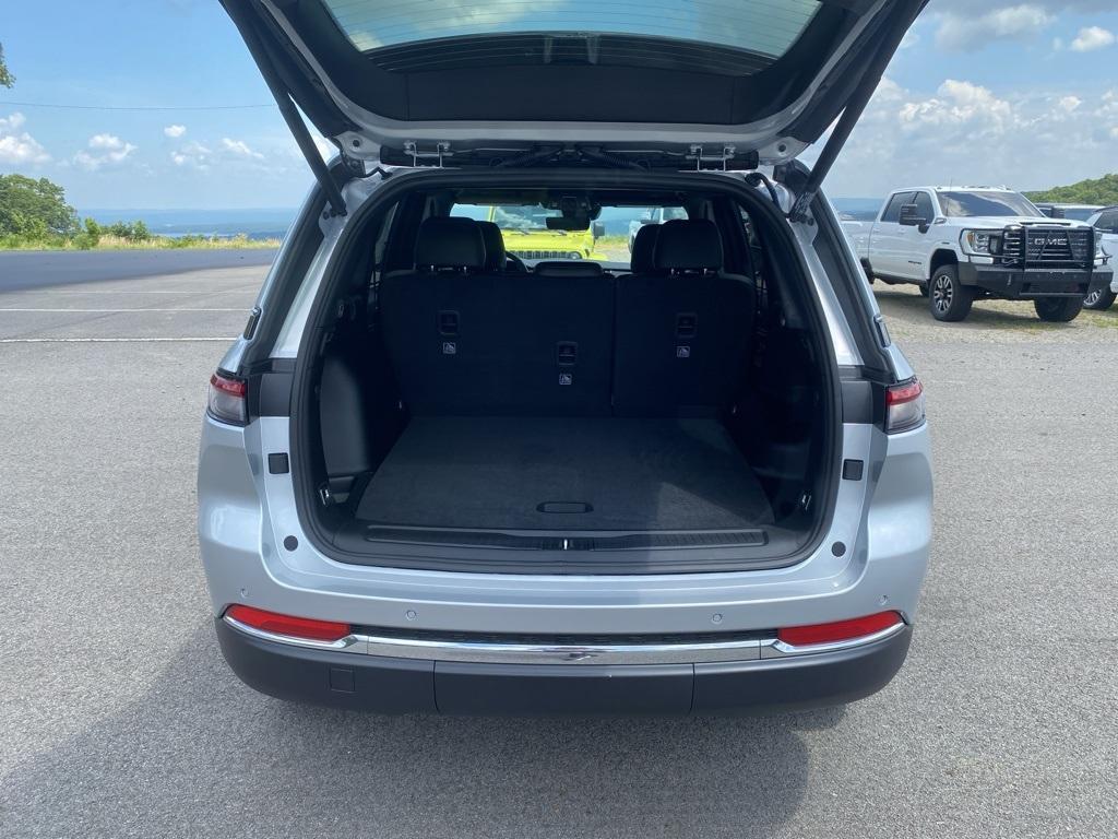 new 2025 Jeep Grand Cherokee car, priced at $47,914